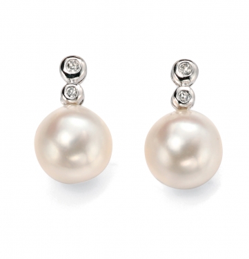 White Gold & pearl earrings