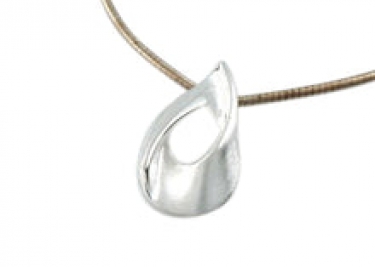 Silver teardrop pendant 