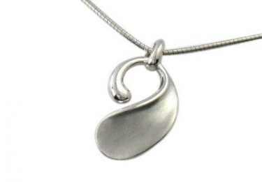 Silver Graduated Curved Pendant 