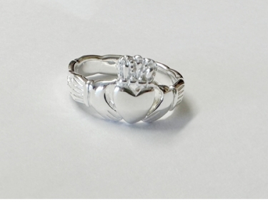 ladies silver claddagh ring